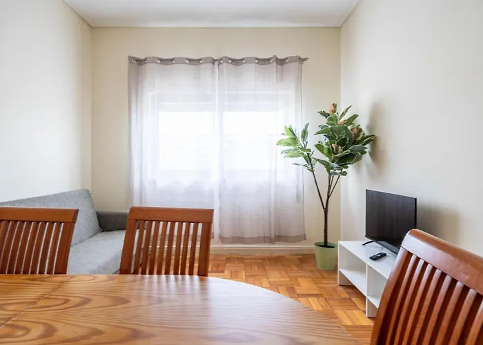Convenient 3-Bedroom Apartments Next To Bom Sucesso